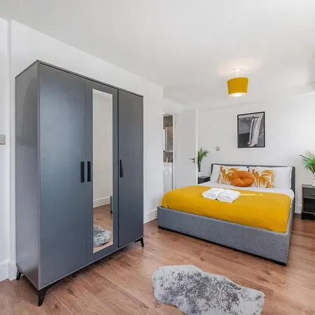 Modern - 2 Bedrooms 2 Bath - Battersea, Vauxhall & Nine Elms Station
