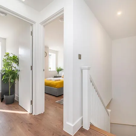 Modern - 2 Bedrooms 2 Bath - Battersea, Vauxhall & Nine Elms Station