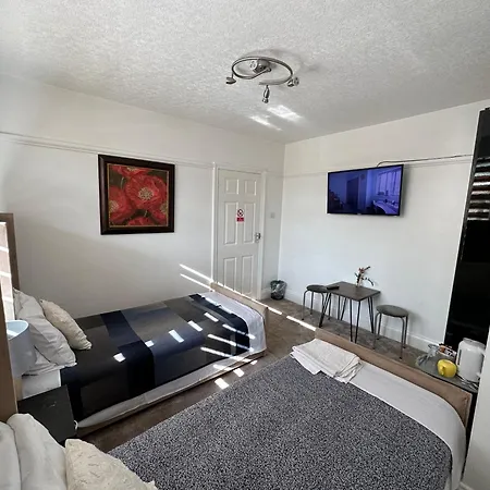 Sheri's Away Homestay London
