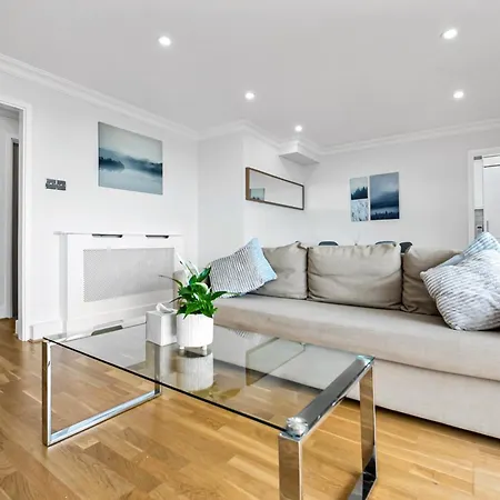 Stunning Flat On King's Road, Chelsea With Balcony Appartamento