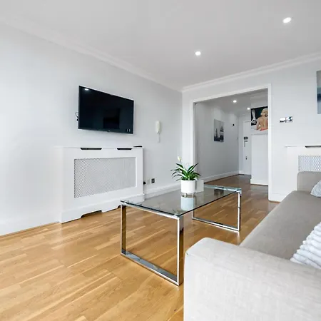 Stunning Flat On King's Road, Chelsea With Balcony Appartamento Londra