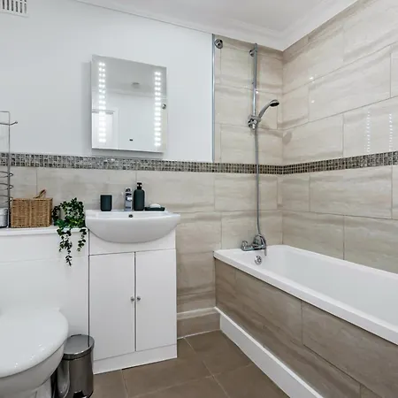 Stunning Flat On King's Road, Chelsea With Balcony Londra