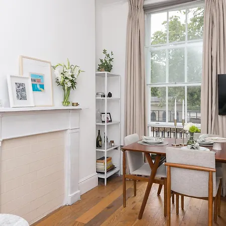 Apartment Light Filled With View Of Regents Park