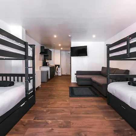 Piccadilly Wonderland Sleep 8 Vra London