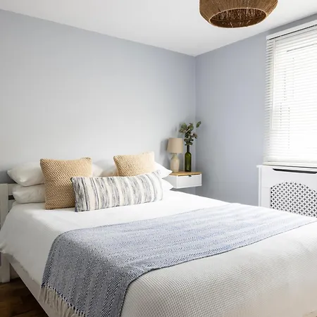 Tintern - Clapham Apartment