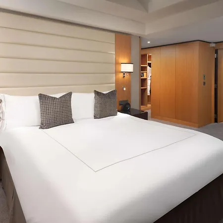 Szálloda Conrad St James 5*