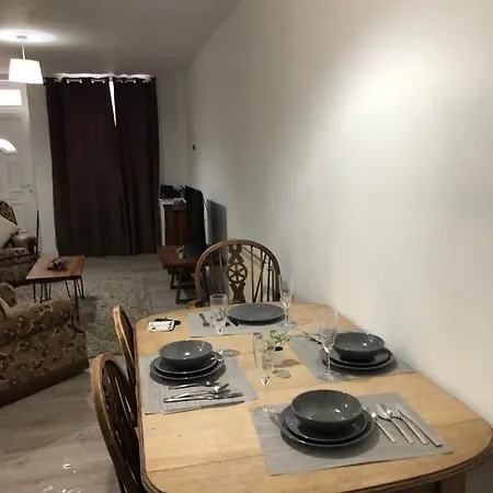 Alpha House Bed & Breakfast *