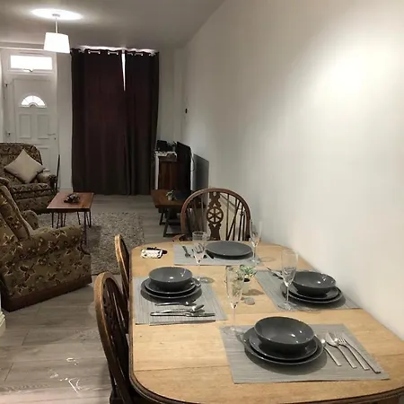 Alpha House Bed & Breakfast *