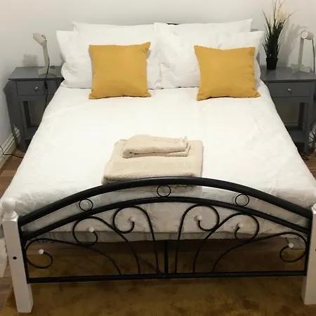 Alpha House Bed & Breakfast Londen