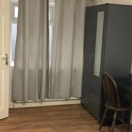 Alpha House Bed & Breakfast *