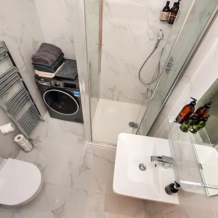 Apartment 2-bedroom Victorian In Kensington London