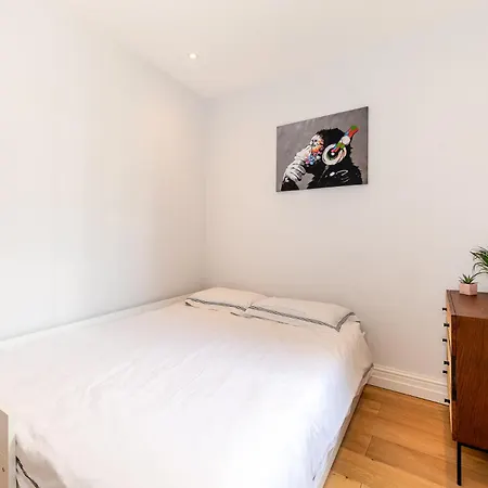 2-bedroom Victorian In Kensington Apartment London