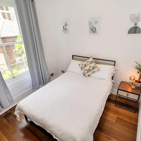 Apartment 2-bedroom Victorian In Kensington London