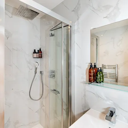 2-bedroom Victorian In Kensington Apartment London