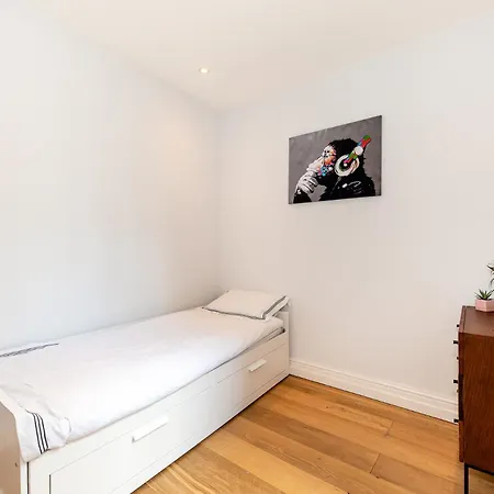 Apartment 2-bedroom Victorian In Kensington London