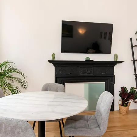 2-bedroom Victorian In Kensington Apartment *