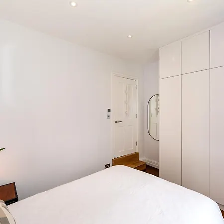 2-bedroom Victorian In Kensington Apartment London