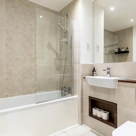 Modern 1 Bed L Views L Work Space * London