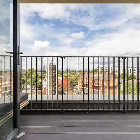 Modern 1 Bed L Views L Work Space