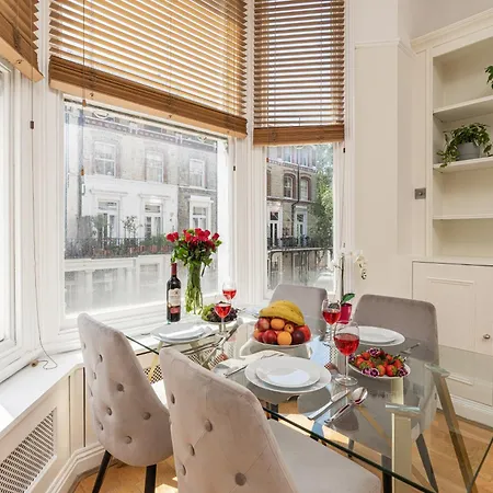 At Kensington And Knightsbridge Apartmán