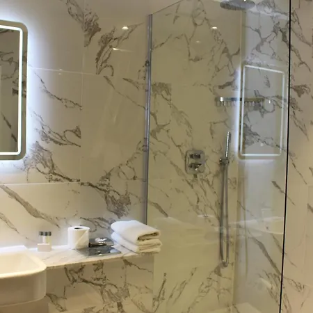 Warren House Hotel 4*