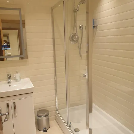 Apartment London Luxury 3 Bedroom Sleeps 8 With 3 Bathrooms 4 Mins Walk To Tube Free Parking Ilford