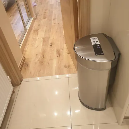 Apartment London Luxury 3 Bedroom Sleeps 8 With 3 Bathrooms 4 Mins Walk To Tube Free Parking
