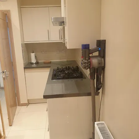 Apartment London Luxury 3 Bedroom Sleeps 8 With 3 Bathrooms 4 Mins Walk To Tube Free Parking *