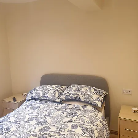 London Luxury 3 Bedroom Sleeps 8 With 3 Bathrooms 4 Mins Walk To Tube Free Parking