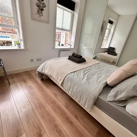 2 Modern Double In The Heart Of Brick Lane * ロンドン