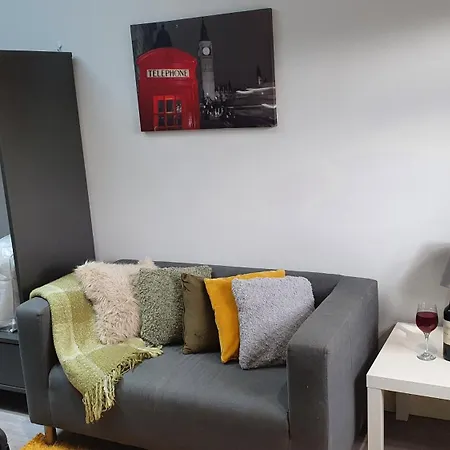 Cosy Studio Stadium Gem Apartment