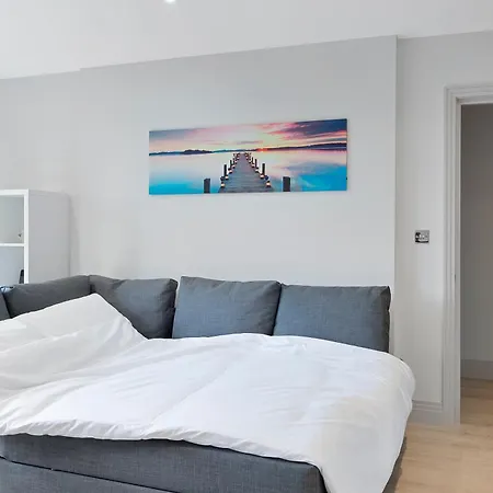 Spacious, 3 Bedroom, 2 Bathroom, Apartment