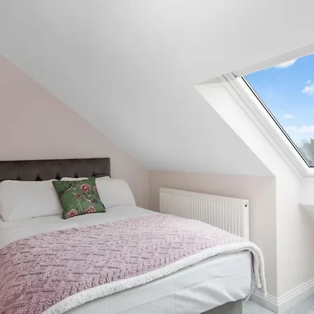 Chalet Onsitestays New Large Modern 4 Bed, Parking, Wifi, 2 X Bathroom Orpington