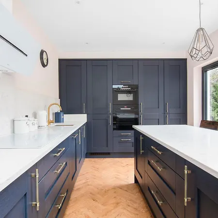 Onsitestays New Large Modern 4 Bed, Parking, Wifi, 2 X Bathroom * Orpington