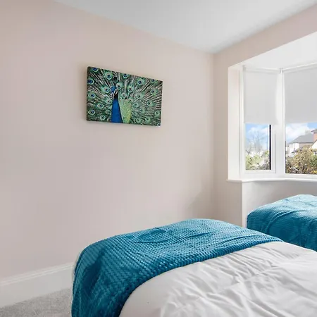 Onsitestays New Large Modern 4 Bed, Parking, Wifi, 2 X Bathroom Chalet *