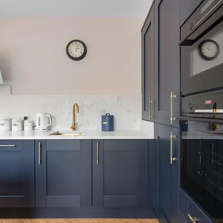 Onsitestays New Large Modern 4 Bed, Parking, Wifi, 2 X Bathroom Orpington