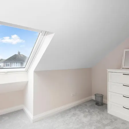 Chalet Onsitestays New Large Modern 4 Bed, Parking, Wifi, 2 X Bathroom Orpington