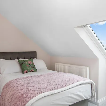 Onsitestays New Large Modern 4 Bed, Parking, Wifi, 2 X Bathroom Chalet Orpington