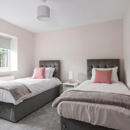 Onsitestays New Large Modern 4 Bed, Parking, Wifi, 2 X Bathroom Orpington