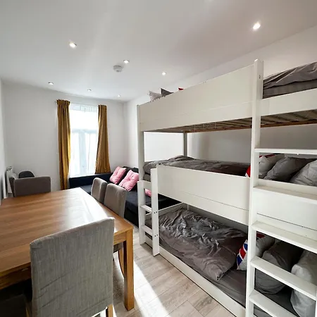 Flat B, In Earlsfield Apartment London