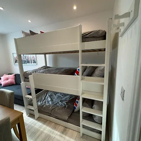 Flat B, In Earlsfield *