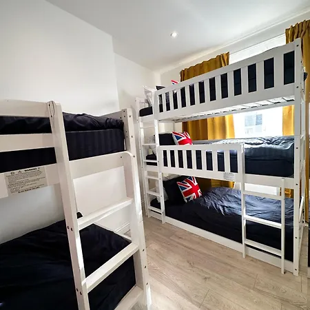 Flat B, In Earlsfield