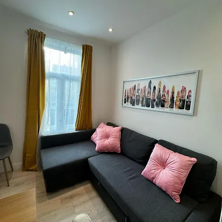 Flat B, In Earlsfield London