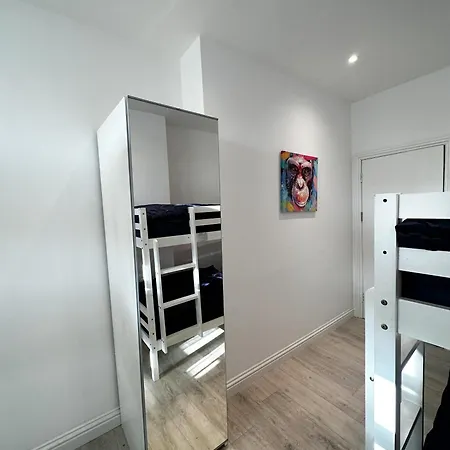 Flat B, In Earlsfield Apartment