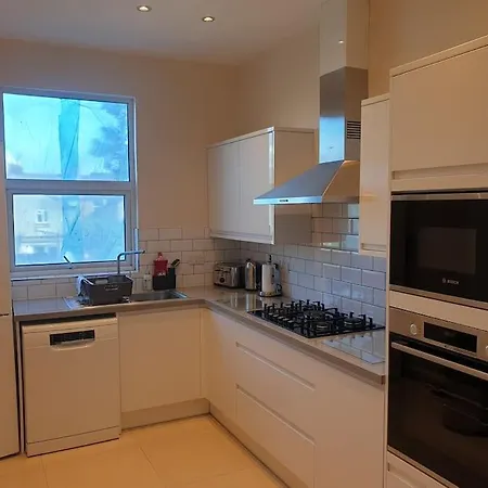 Apartment London Luxury 2 Bedroom Flat 4 Mins To Stn Sleeps X8 Free Parking *