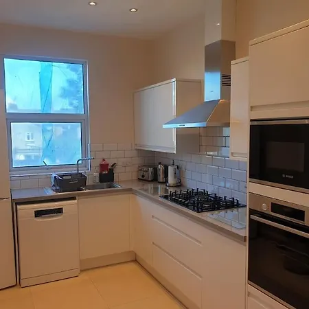 Apartment London Luxury 2 Bedroom Flat 4 Mins To Stn Sleeps X8 Free Parking *