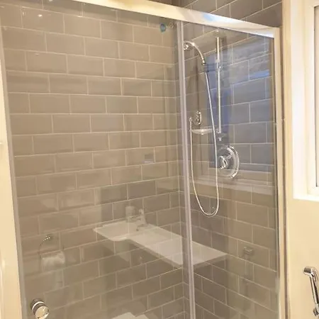 London Luxury 2 Bedroom Flat 4 Mins To Stn Sleeps X8 Free Parking Apartment Ilford