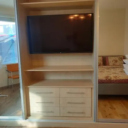 London Luxury 2 Bedroom Flat 4 Mins To Stn Sleeps X8 Free Parking *