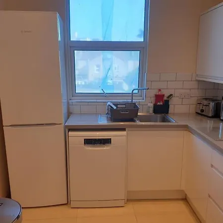 Apartment London Luxury 2 Bedroom Flat 4 Mins To Stn Sleeps X8 Free Parking Ilford