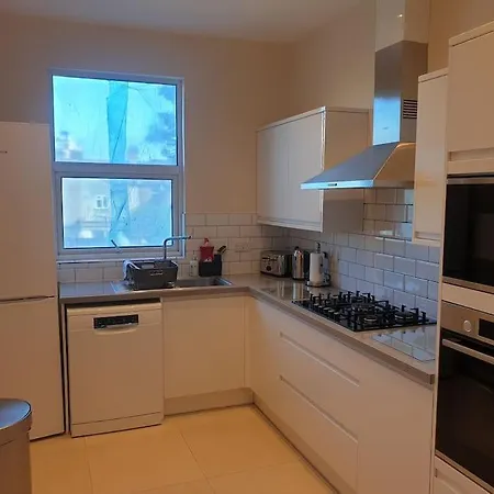 Apartment London Luxury 2 Bedroom Flat 4 Mins To Stn Sleeps X8 Free Parking